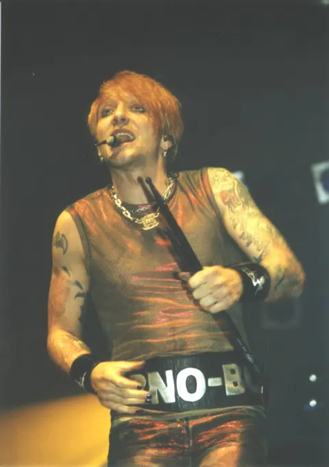 die ärzte in der Halle 401 am Flughafen Sylt