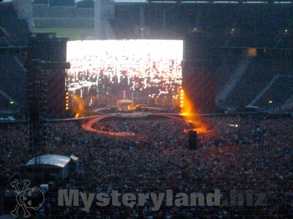 U2 live auf der Vertigo Tour im Olympiastadion Berlin