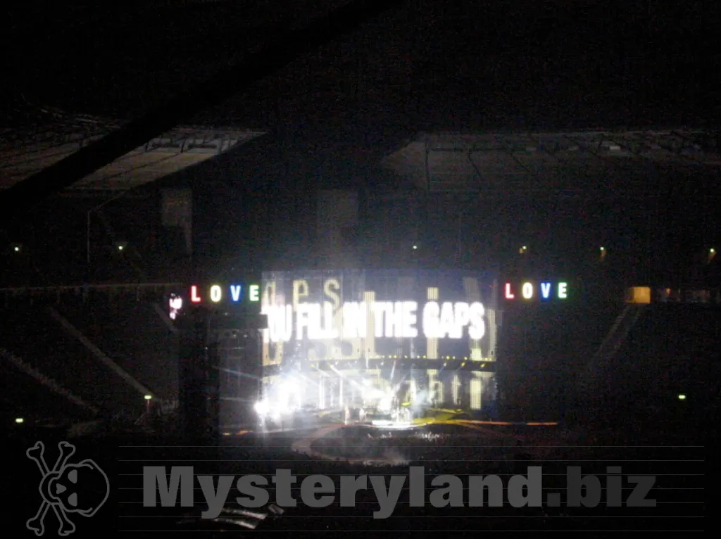 U2 im Olympiastadion Berlin auf der Vertigo Tour