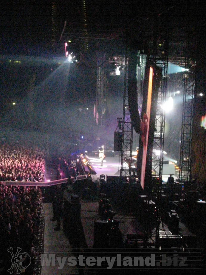 Depeche Mode live in Düsseldorf während der Touring the Angel Tour