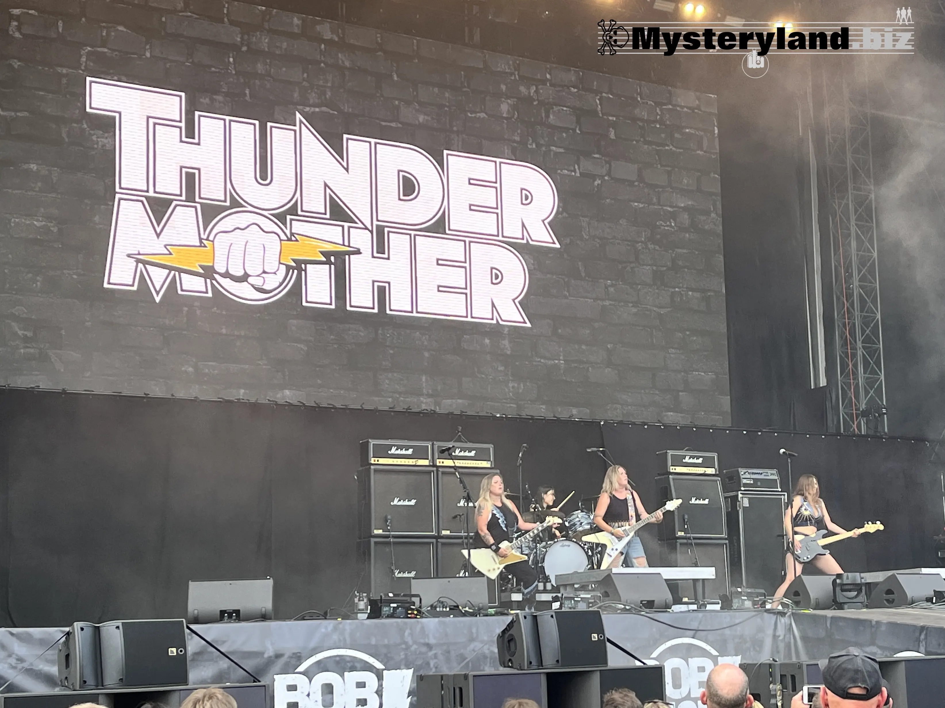 Thundermother auf der Bühne